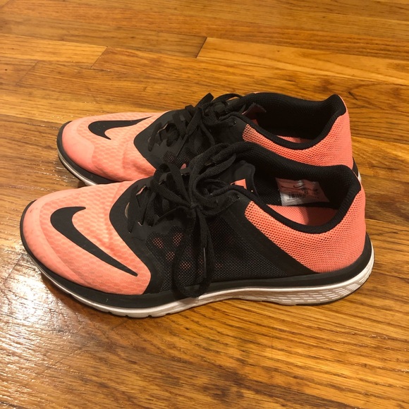 Women’s Nike shoes - Picture 2 of 4